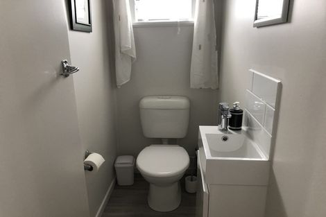 Photo of property in 2/159 Carlisle Road, Northcross, Auckland, 0632