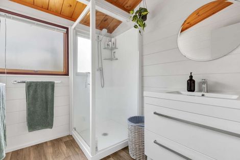 Photo of property in 1 Tupara Crescent, Kawaha Point, Rotorua, 3010