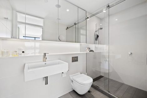 Photo of property in Clyde Quay Wharf, 2a/6 Clyde Quay Wharf, Te Aro, Wellington, 6011