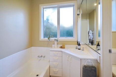 Photo of property in 418 Memorial Avenue, Burnside, Christchurch, 8053