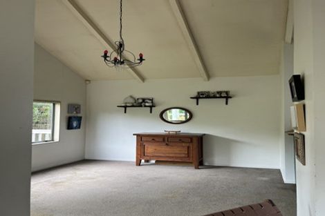 Photo of property in 90a Atkinson Road, Titirangi, Auckland, 0604