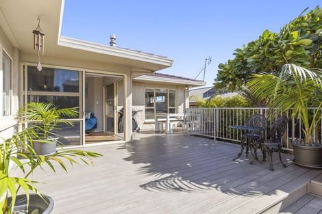 Photo of property in 27 Stella Drive, Clarks Beach, 2122