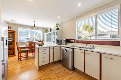 Photo of property in 19 Denver Grove, Totara Park, Upper Hutt, 5018