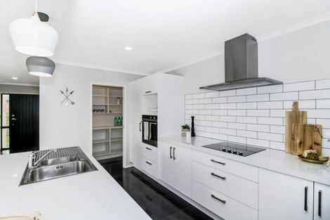 Photo of property in 2 Ongarui Close, Whalers Gate, New Plymouth, 4310