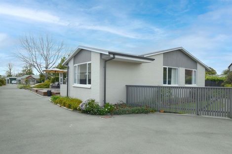 Photo of property in 23 Burnside Crescent, Burnside, Christchurch, 8053