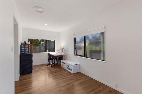 Photo of property in 66a Trias Road, Totara Vale, Auckland, 0629