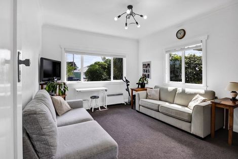 Photo of property in 18 Albion Street, Hawera, 4610