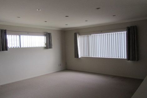 Photo of property in 11 Jomard Terrace, Northcross, Auckland, 0632