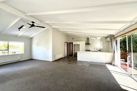 Photo of property in 25 Geoffrey Road, Torbay, Auckland, 0630