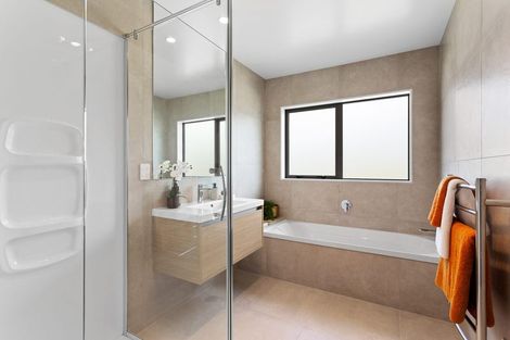 Photo of property in 19 Parkmore Drive, Rosehill, Papakura, 2113