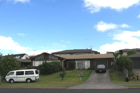 Photo of property in 84 Unsworth Drive, Unsworth Heights, Auckland, 0632