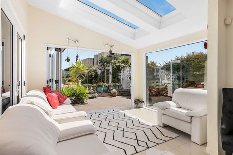 Photo of property in 9 Dunkeld Lane, Redcliffs, Christchurch, 8081