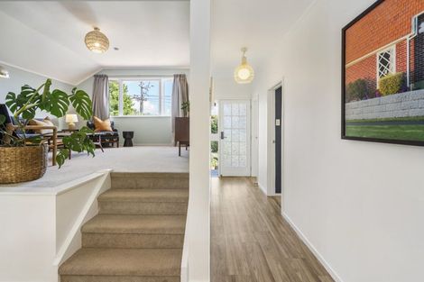 Photo of property in 2/39 Hillcrest Avenue, Hillcrest, Auckland, 0627