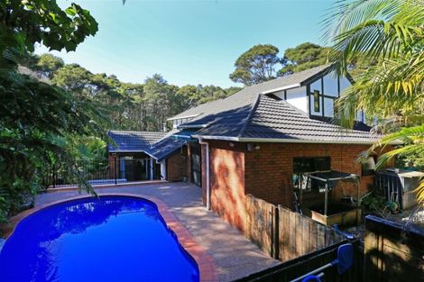 Photo of property in 99 Grassmere Road, Henderson Valley, Auckland, 0612