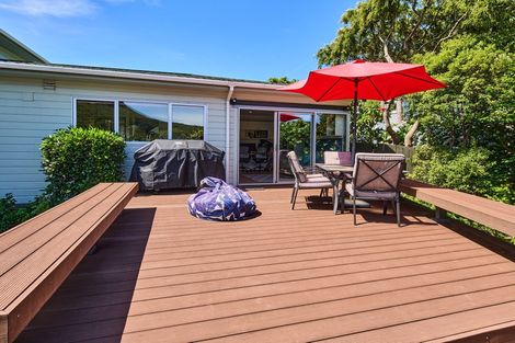 Photo of property in 7 Tui Terrace, Tawa, Wellington, 5028