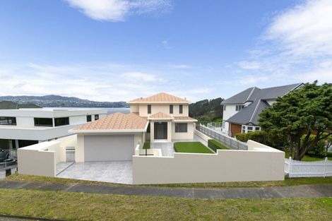 Photo of property in 18 Countess Close, Maupuia, Wellington, 6022