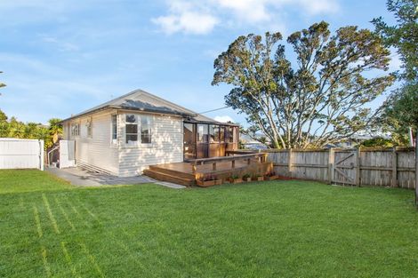 Photo of property in 79 Awaroa Road, Sunnyvale, Auckland, 0612