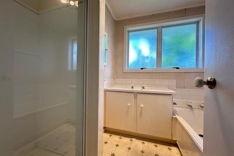 Photo of property in 10 Choice Avenue, Henderson, Auckland, 0612