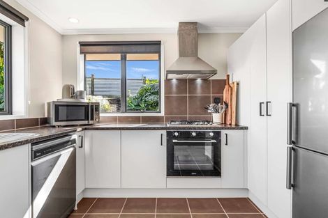 Photo of property in 12 Bella Villa Drive, Waiuku, 2123