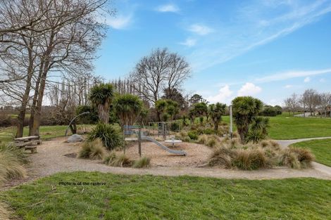 Photo of property in 92 Willowview Drive, Redwood, Christchurch, 8051