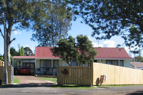 Photo of property in 23 Glucina Place, Glen Eden, Auckland, 0602