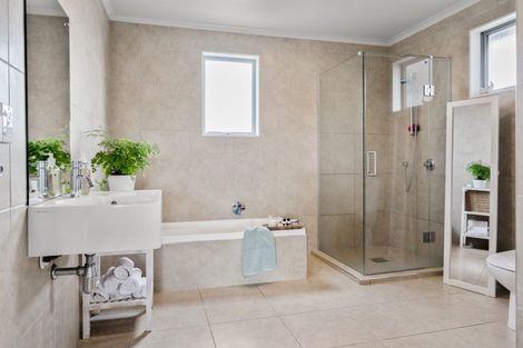 Photo of property in 13 Rangi Avenue, Schnapper Rock, Auckland, 0632