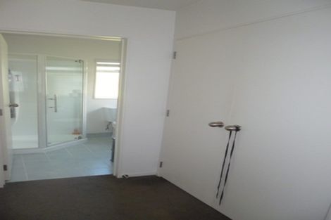 Photo of property in 49b Onewa Road, Northcote, Auckland, 0627