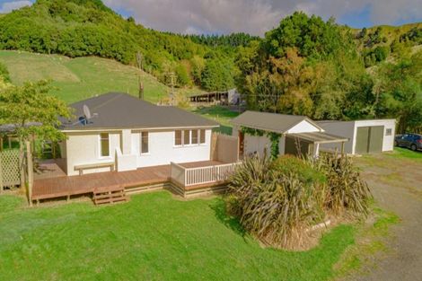 Photo of property in 587 Pa Valley Road, Alfredton, Eketahuna, 4993