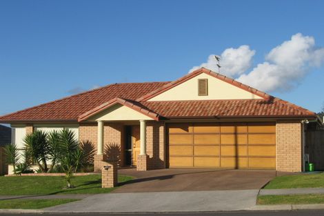 Photo of property in 10 Craigavon Drive, East Tamaki, Auckland, 2013