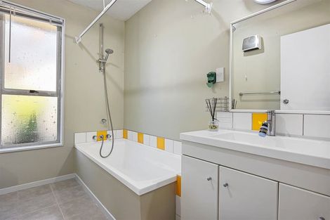 Photo of property in 5 Mckellar Place, Hornby, Christchurch, 8042