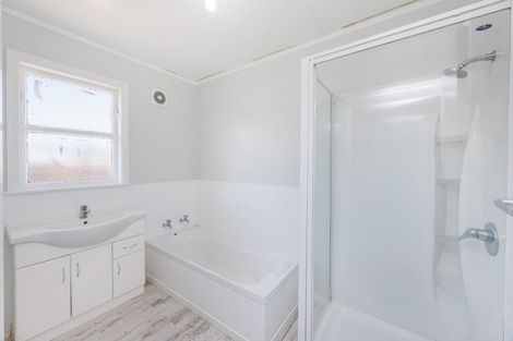 Photo of property in 3 Ellesmere Crescent, Highbury, Palmerston North, 4412