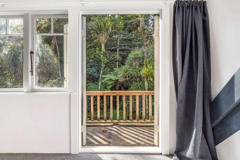 Photo of property in 33 Tainui Road, Titirangi, Auckland, 0604