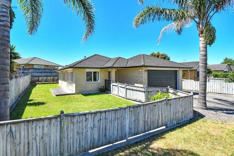 Photo of property in 2 Carisbrook Crescent, Papakura, 2110