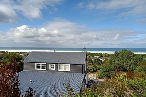 Photo of property in 17 Queen Street, Brighton, Dunedin, 9035