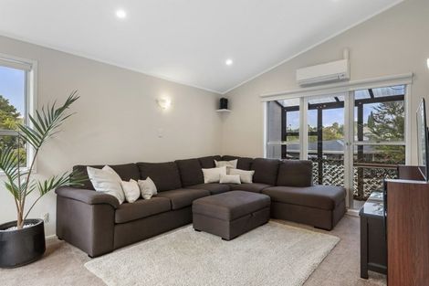 Photo of property in 1/290 Glenfield Road, Glenfield, Auckland, 0629