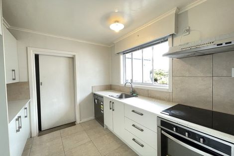Photo of property in 45 Sunnynook Road, Forrest Hill, Auckland, 0620