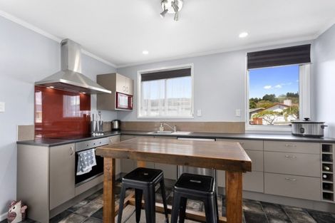 Photo of property in 5b Sequoia Place, Maoribank, Upper Hutt, 5018