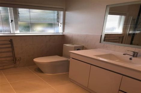 Photo of property in 22 Hepburn Road, Glendene, Auckland, 0602