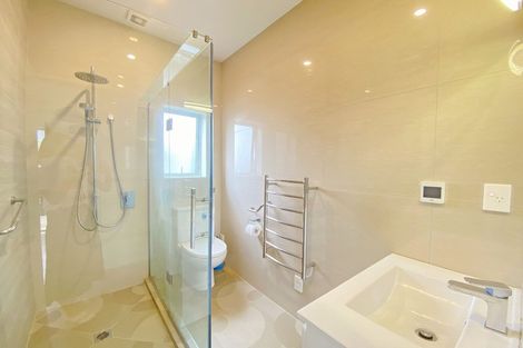 Photo of property in 109 Reeves Road, Pakuranga Heights, Auckland, 2010