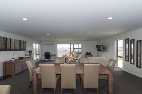 Photo of property in 24 Macdonald Heights, Feilding, 4702