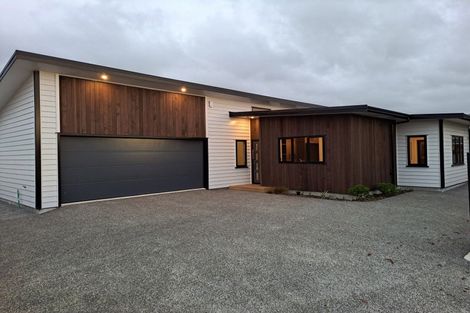 Photo of property in 10a Queenwood Road, Levin, 5510