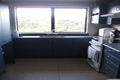 Photo of property in 1/4 Elizabeth Drive, West Harbour, Auckland, 0618