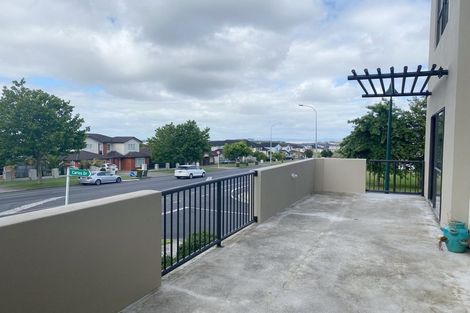 Photo of property in 9/124 Stancombe Road, Flat Bush, Auckland, 2016