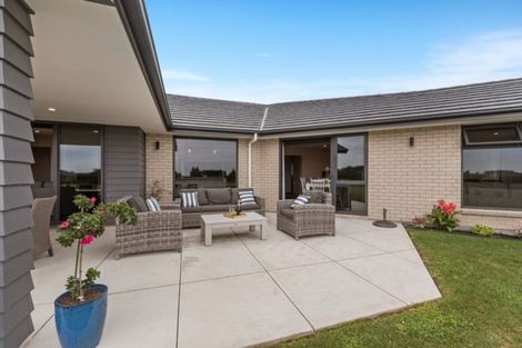 Photo of property in 18 Ohau Gravels Way, Ohau, Levin, 5570