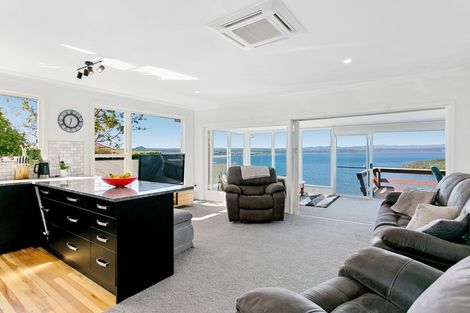 Photo of property in 43 Wakeman Road, Acacia Bay, Taupo, 3330