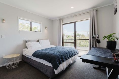 Photo of property in 7 John Dee Crescent, Red Beach, 0932