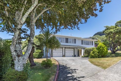 Photo of property in 6 Balliol Drive, Tawa, Wellington, 5028