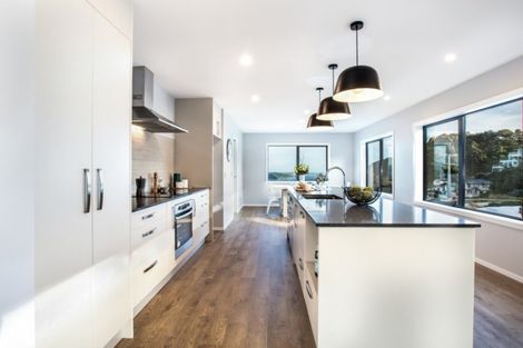 Photo of property in 42 Domett Street, Newlands, Wellington, 6037