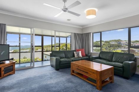 Photo of property in 35 Oakleigh Street, Maungaraki, Lower Hutt, 5010