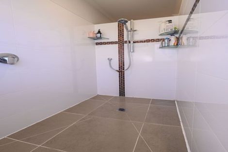 Photo of property in 5b Tupuhi Place, Highlands Park, New Plymouth, 4312